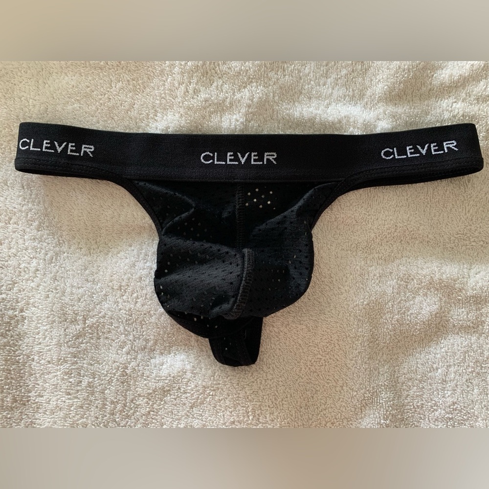 Clever mesh thong